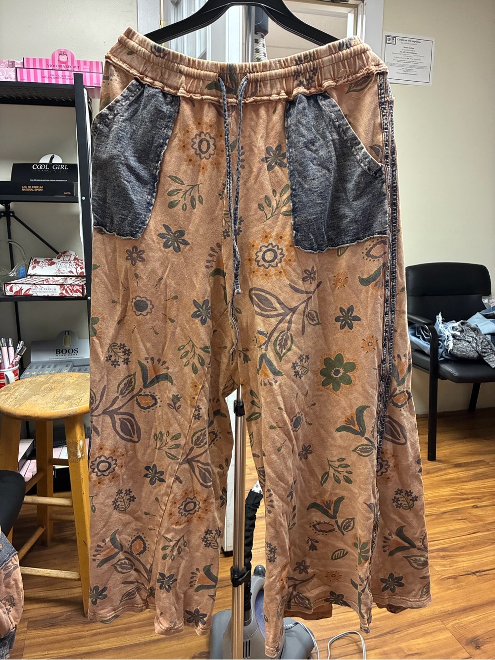 Easel Brown Floral Lounge Sweatpants with Charcoal Patch Details 2x Women - Picture 7 of 12